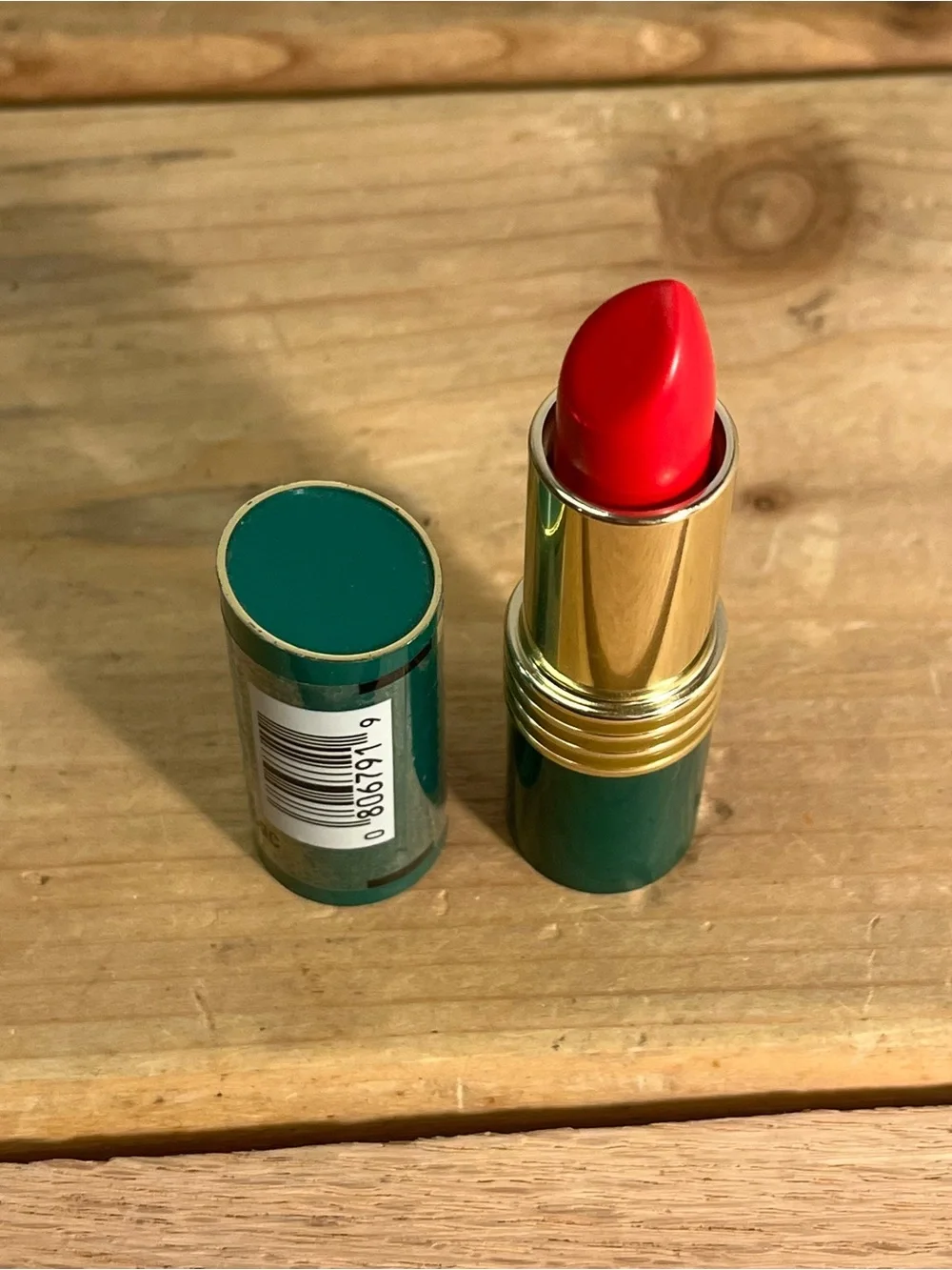 Revlon MOON DROPS Lipstick Moisture Creme LOVE THAT RED #59 New NOS discontinued
